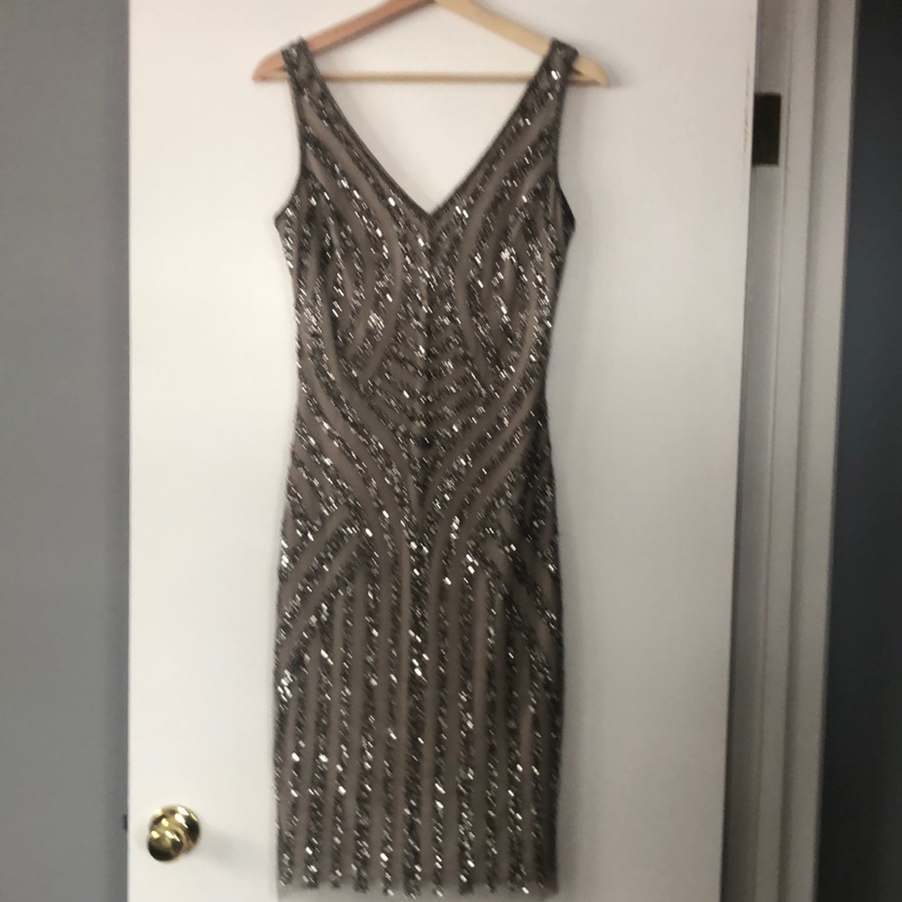 Adriana Papell Sz 4 Dark Gray sequin, light gray lined dress. GATSBY/NYE style